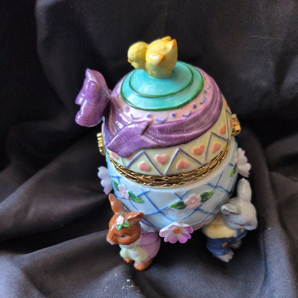 CWC Porcelain Decorative Box Easter Egg Shaped Hinged Box Rabbits Bird & Flowers - Picture 3 of 7